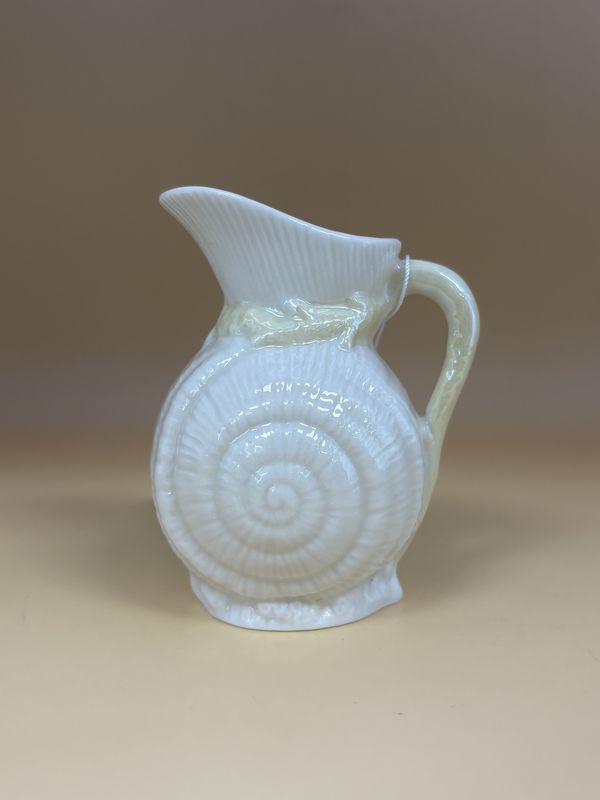 Porcelain. Ireland. Belleek. Neptune Shell Vase. Cream. 3&quot;H [7th Mark/Gold: 1980-1992]