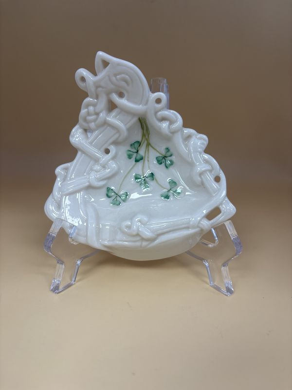 Porcelain. Ireland. Belleek. Shamrock Tea Bag Holder. Celtic Knots. Triangle Shape. 4.5&quot;W [6th Mark/Green: 1965-1980]