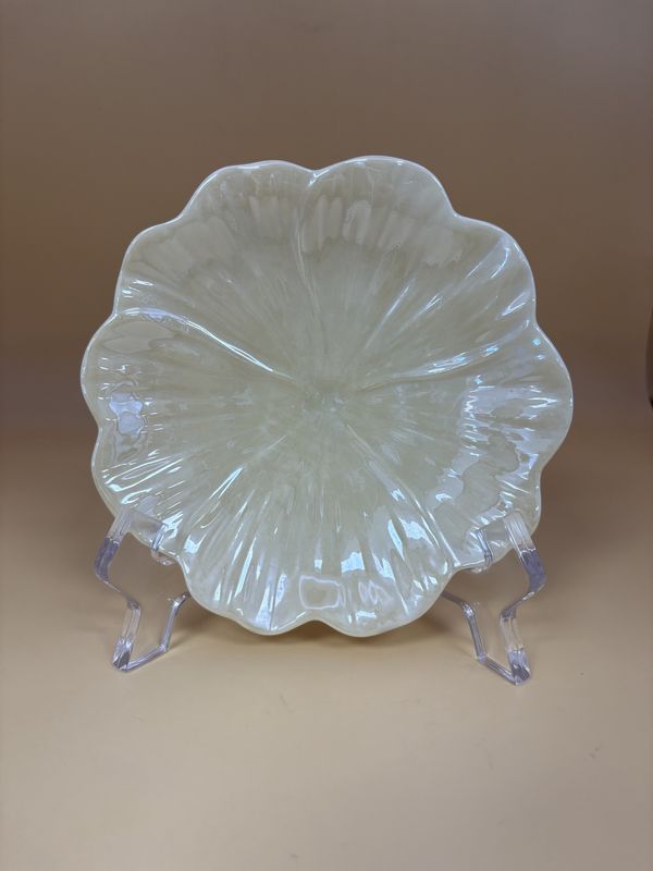 Porcelain. Ireland. Belleek. Luster Pearl Yellow Flower Dish. 5&quot;W [6th Mark/Green: 1965-1980]