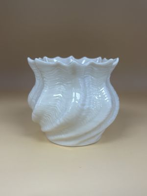 Porcelain. Ireland. Belleek. Rose Bowl. Twisted Shell Neptune Pattern. 3''H [7th Mark/Gold: 1980-1992]