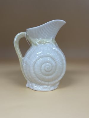 Porcelain. Ireland. Belleek. Neptune Shell Vase. Cream. 3"H [7th Mark/Gold: 1980-1992]