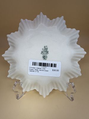 Porcelain. Ireland. Belleek. Dish. Flower. White. 6th/3rd Green 1965/80. 6'' W.