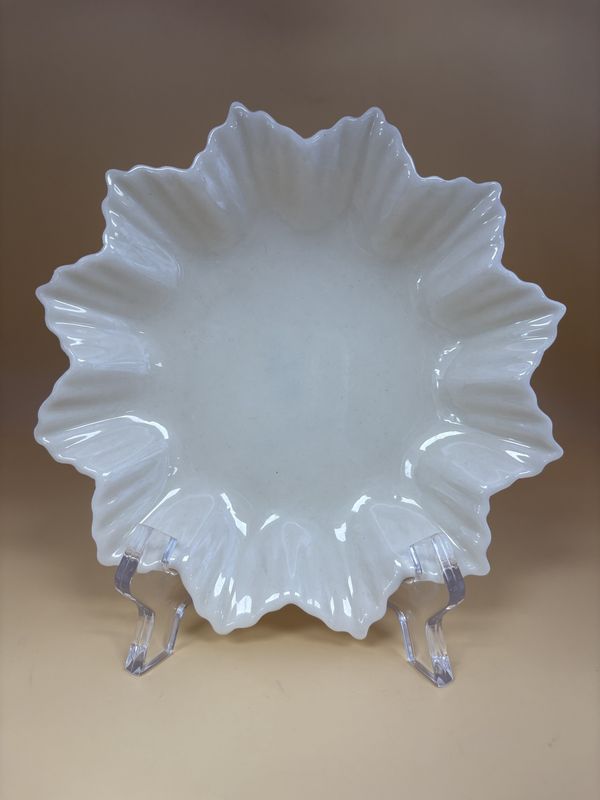 Porcelain. Ireland. Belleek. Dish. Flower. White. 6th/3rd Green 1965/80. 6&#39;&#39; W.