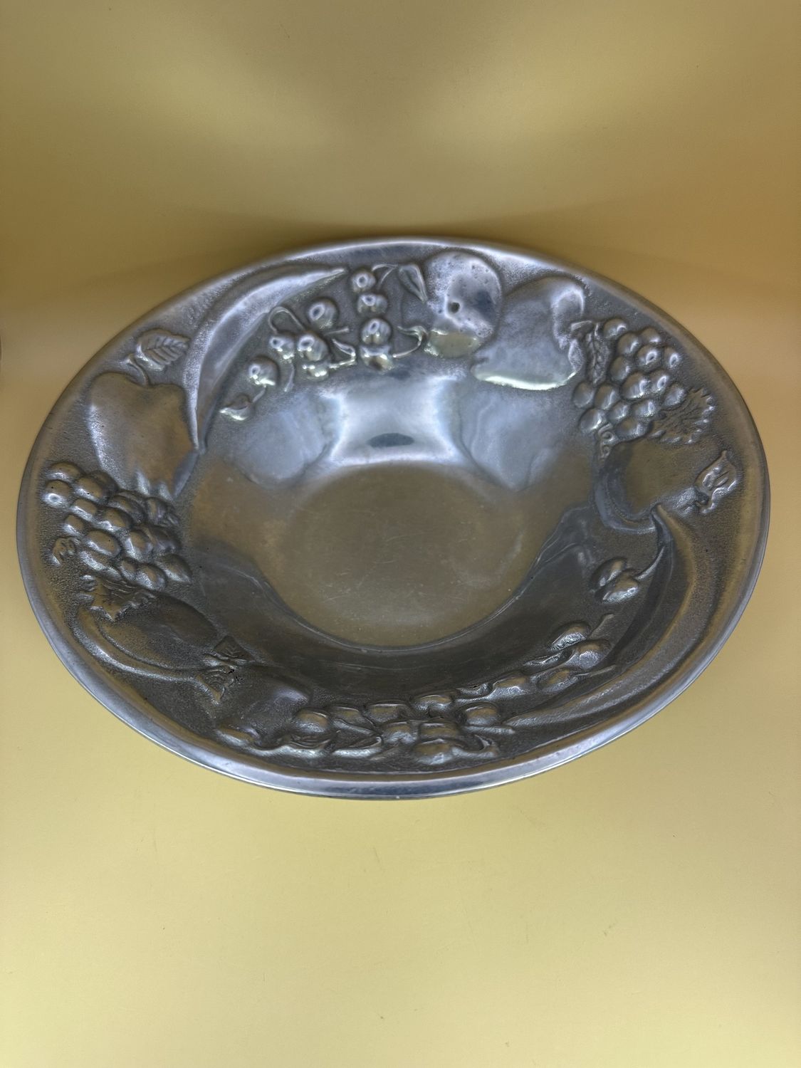 Pewter. Wilton. USA. Round Bowl w/Interior Embossed Fruit. 9.25&quot;W