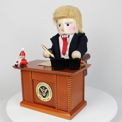 Nutcracker. Germany. Steinbach. The Resolute Desk of the President – A Piece of History [Trump]. Limited Edition. [NEW] 13.8"H