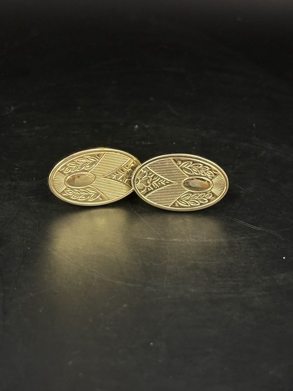 Jewelry. Cuff Links. Deco Men&#39;s Floral &amp; Linear Oval Gold. Set of 2. 1950&#39;s. 1.13&quot;W
