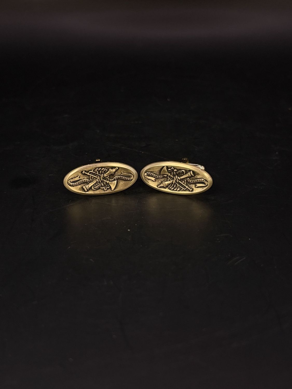 Jewelry. Cuff Links. USA. Hickok. Oval Shape Embossed w/ Trumpet &amp; Ribbon. Vintage. Set of 2. 1&quot;W