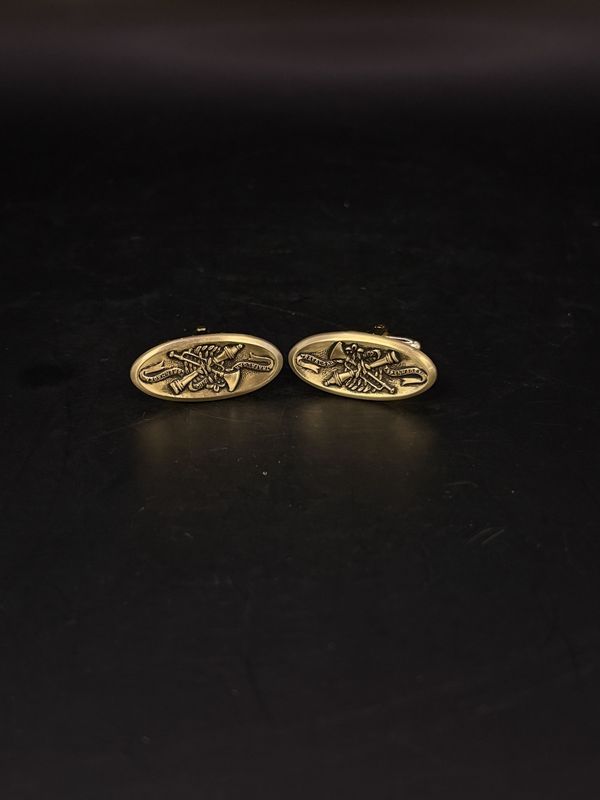 Jewelry. Cuff Links. USA. Hickok. Oval Shape Embossed w/ Trumpet &amp; Ribbon. Vintage. Set of 2. 1&quot;W
