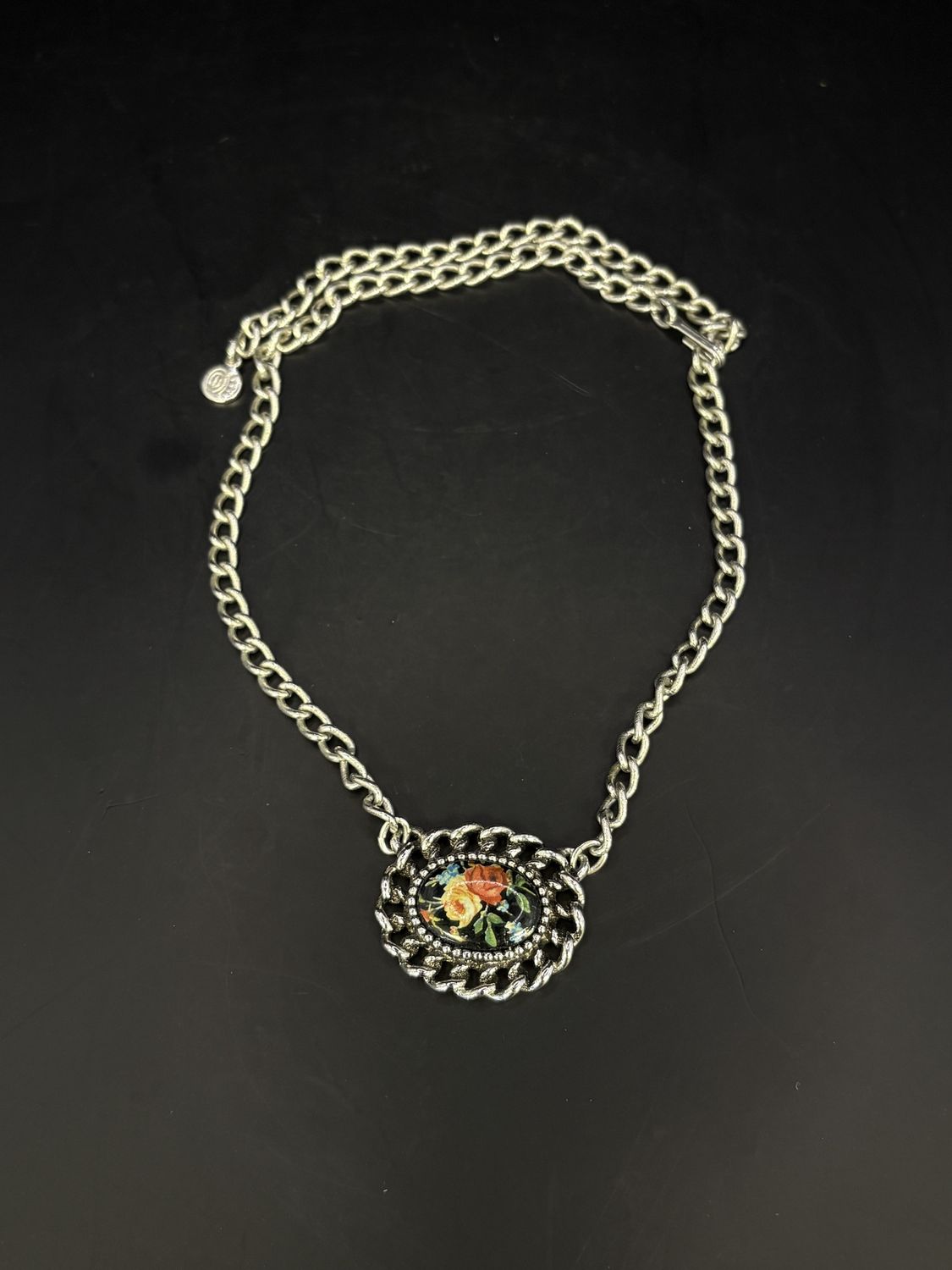 Jewelry. Necklace. Silver Chain w/ Oval Floral Pendant. 9.25&quot;L