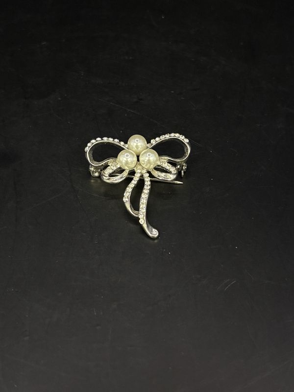 Jewelry. Pin. Silvertone Rhinestone Brooch w/ Faux Pearl Bow. 1.5&quot;W x 1.75&quot;H