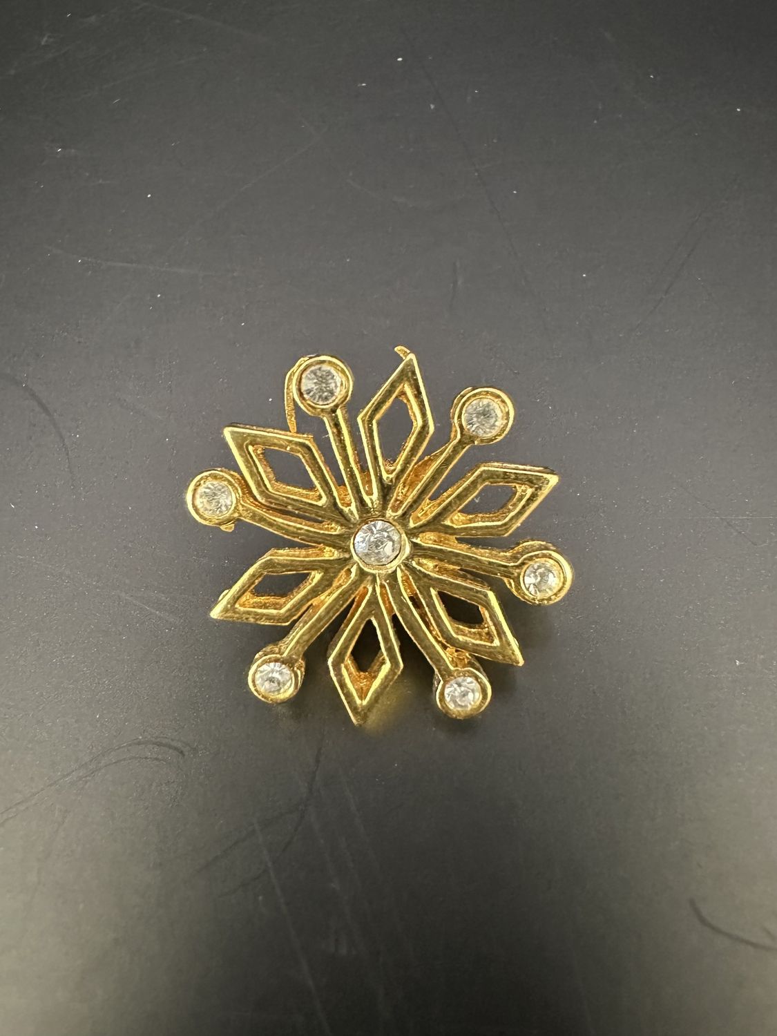 Jewelry. Pin. Gold Snowflake w/ Rhinestones. 1&quot;W
