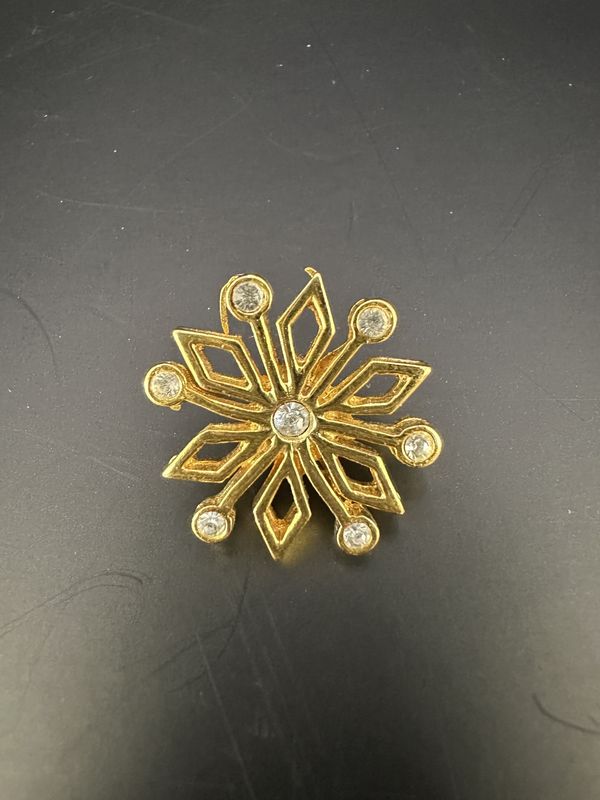 Jewelry. Pin. Gold Snowflake w/ Rhinestones. 1&quot;W