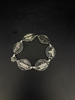 Jewelry. Bracelet. Vintage Washington D.C. Monuments Silver &amp; Navy Tone Charm Bracelet. 3"L