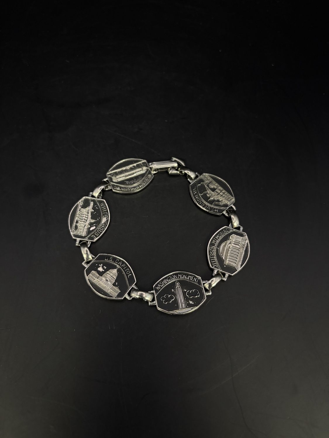 Jewelry. Bracelet. Vintage Washington D.C. Monuments Silver &amp; Navy Tone Charm Bracelet. 3&quot;L