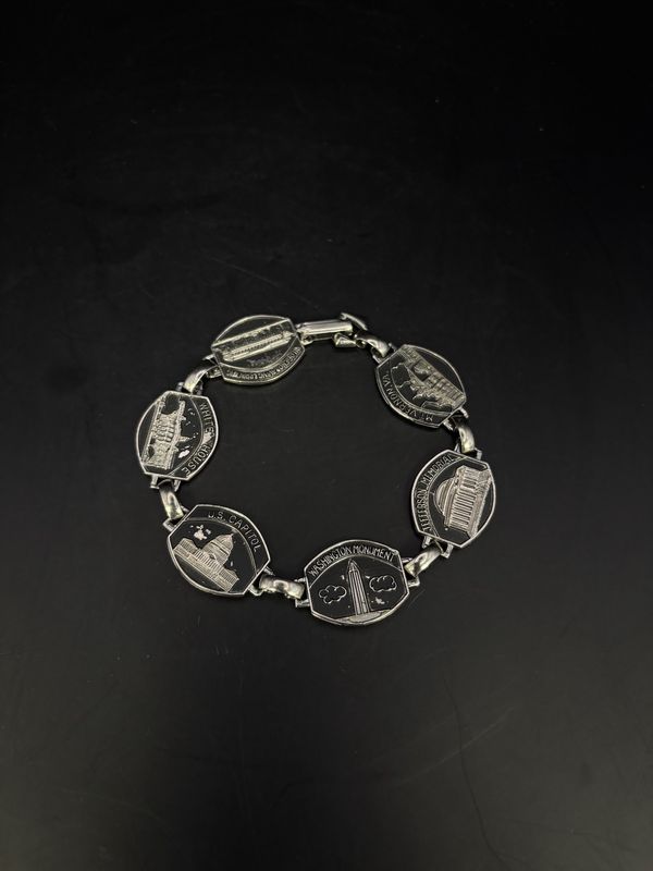 Jewelry. Bracelet. Vintage Washington D.C. Monuments Silver &amp; Navy Tone Charm Bracelet. 3&quot;L