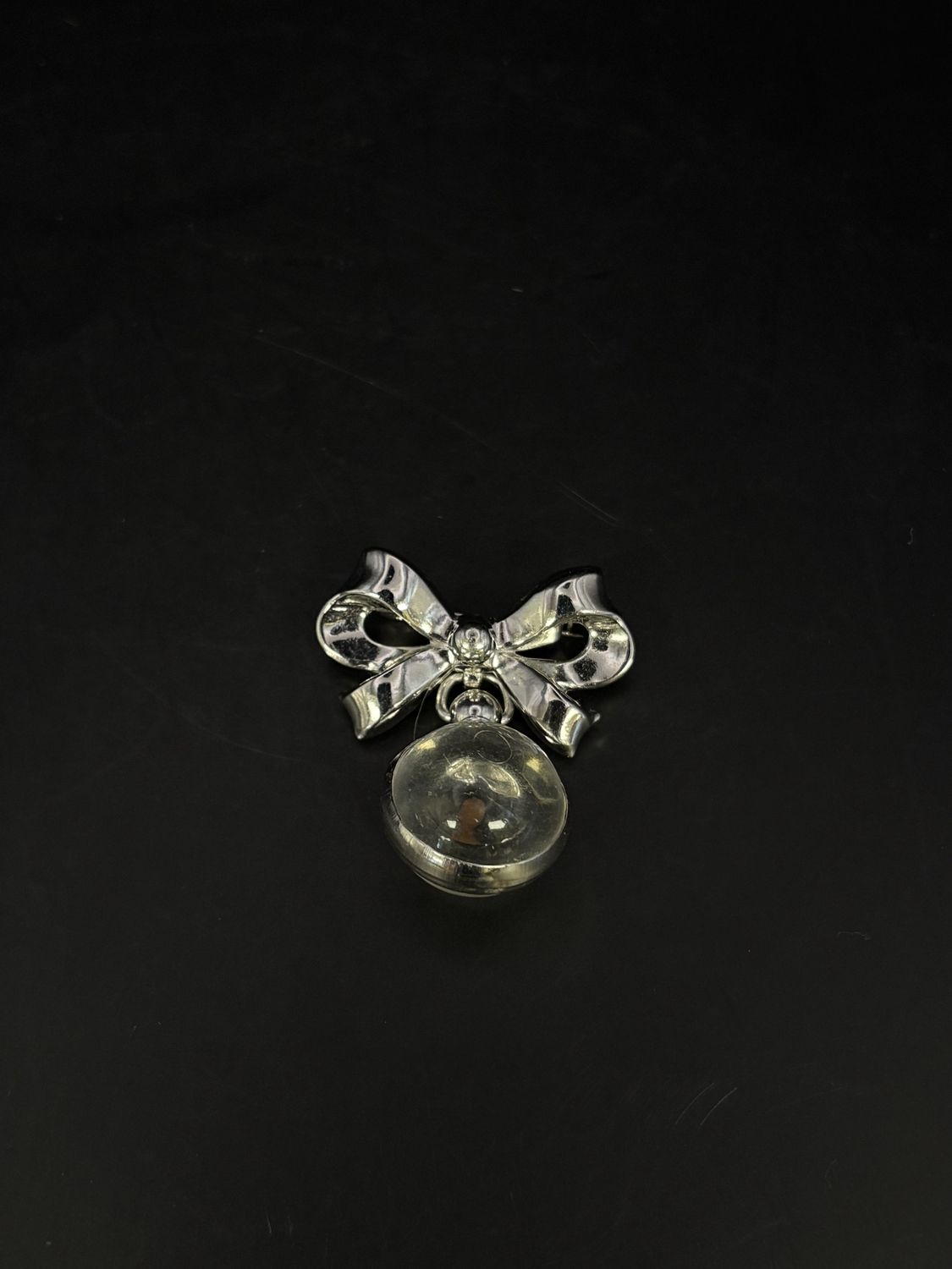 Jewelry. Pin. Vintage Coro Mustard Seed in Dangling Clear Ball w/ Silver Tone Ribbon Brooch. 1.25&quot;H