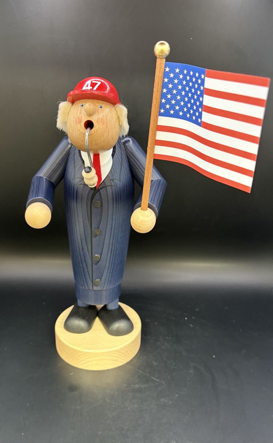 Smoker. Germany. Kwo. 47th President (Trump) with U.S. Flag &amp; Pipe [NEW]. 10.5&quot;H