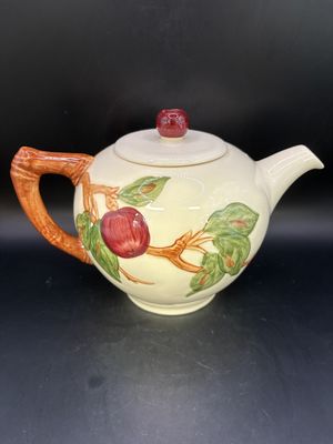 Ceramic. USA. Franciscan. Apple Pattern. Tea Pot. 1947-1949. 6" H