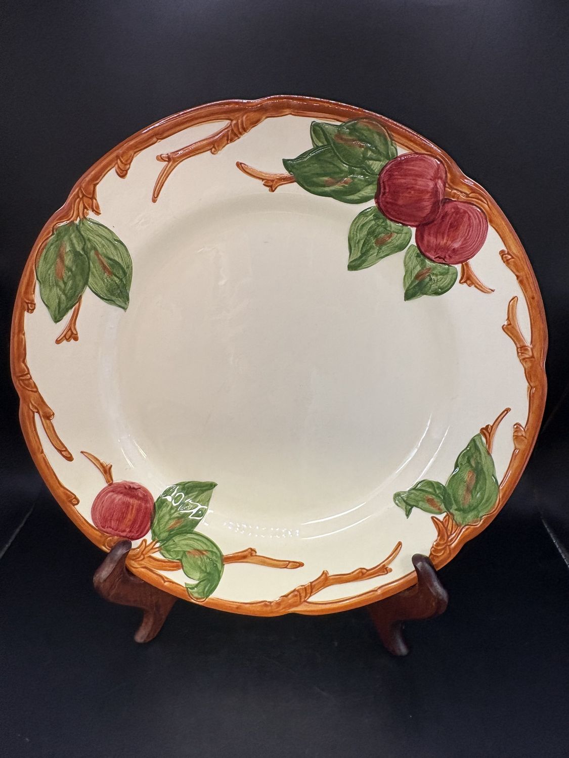 Ceramic. USA. Franciscan. Apple Pattern. Plate (Dinner). 1953-1958. 10.75&quot; W