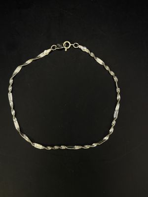 Jewelry. USA. Avon. Bracelet. Silver Tone Twisted Chain. 5"L