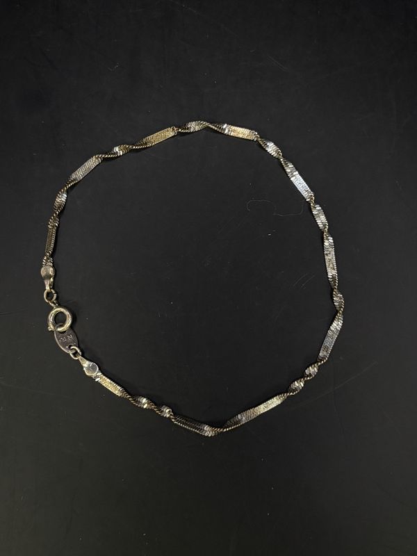 Jewelry. USA. Avon. Bracelet. Silver Tone Twisted Chain. 5&quot;L