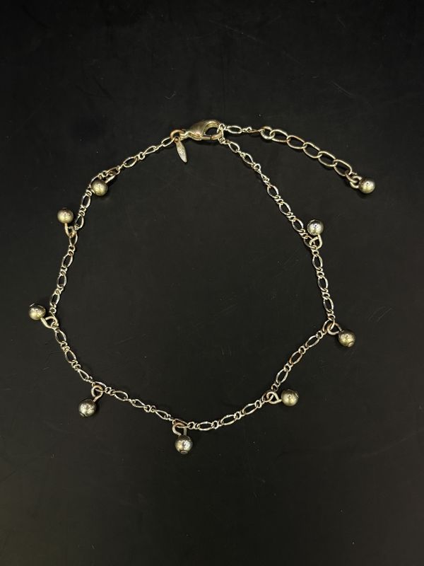 Jewelry. Bracelet. Silver Tone Chain w/ Spheric Charms. 4.5&quot;L