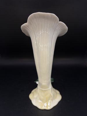 Porcelain. Ireland. Belleek. Trumpet Lily Vase. Yellow Luster Pearl &amp; White. 7.5"H. [6th Mark/Green: 1965-1980]