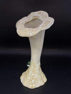 Porcelain. Ireland. Belleek. Trumpet Lily Vase. Yellow Luster Pearl &amp; White. 7.5"H. [6th Mark/Green: 1965-1980]
