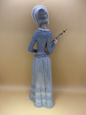 Figurine. Spain. Lladro. Little Lady.