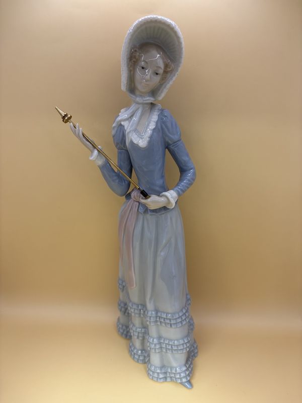 Figurine. Spain. Lladro. Little Lady.