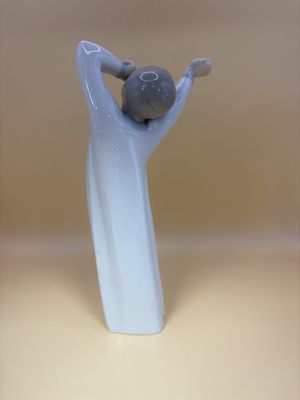 Figurine. Spain. Lladro. Yawning Boy Figurine.