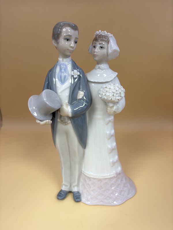 Figurine. Spain. Lladro NAO. #4808 &quot;Wedding.&quot; 7.25&quot;H
