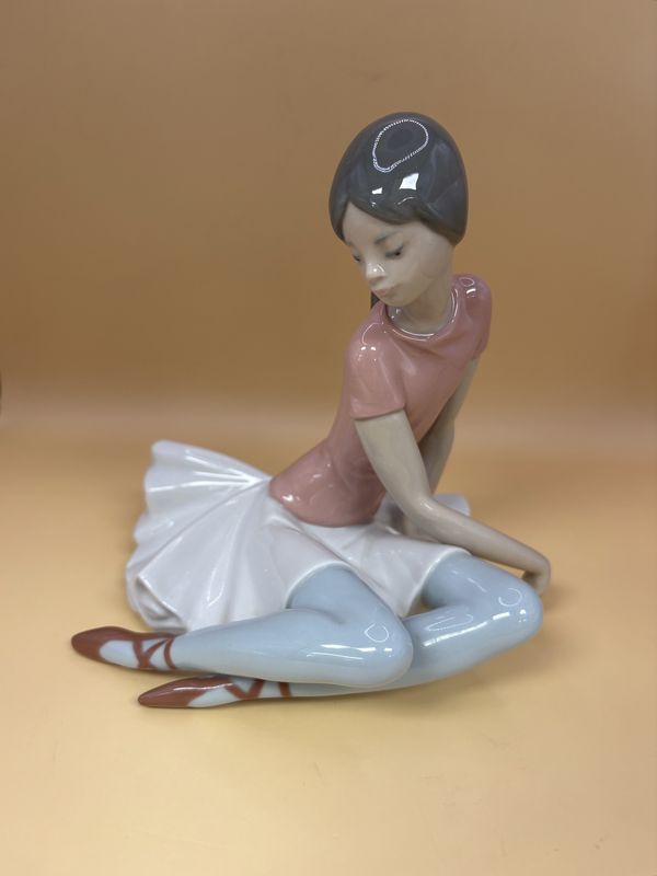 Figurine. Spain. Lladro NAO. #1357 &quot;Shelley.&quot; 6.75&quot;H