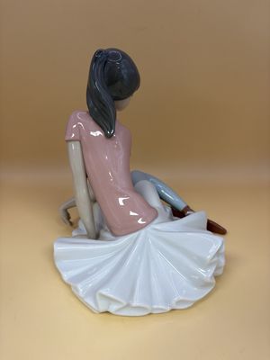Figurine. Spain. Lladro NAO. #1357 "Shelley." 6.75"H