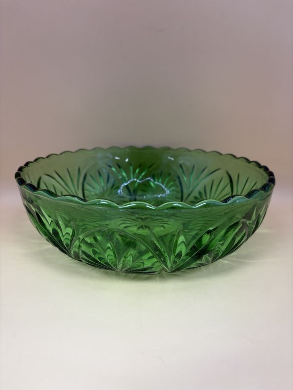 Glass. USA. Anchor Hocking. Emerald Green Glass Bowl. 8&quot;W