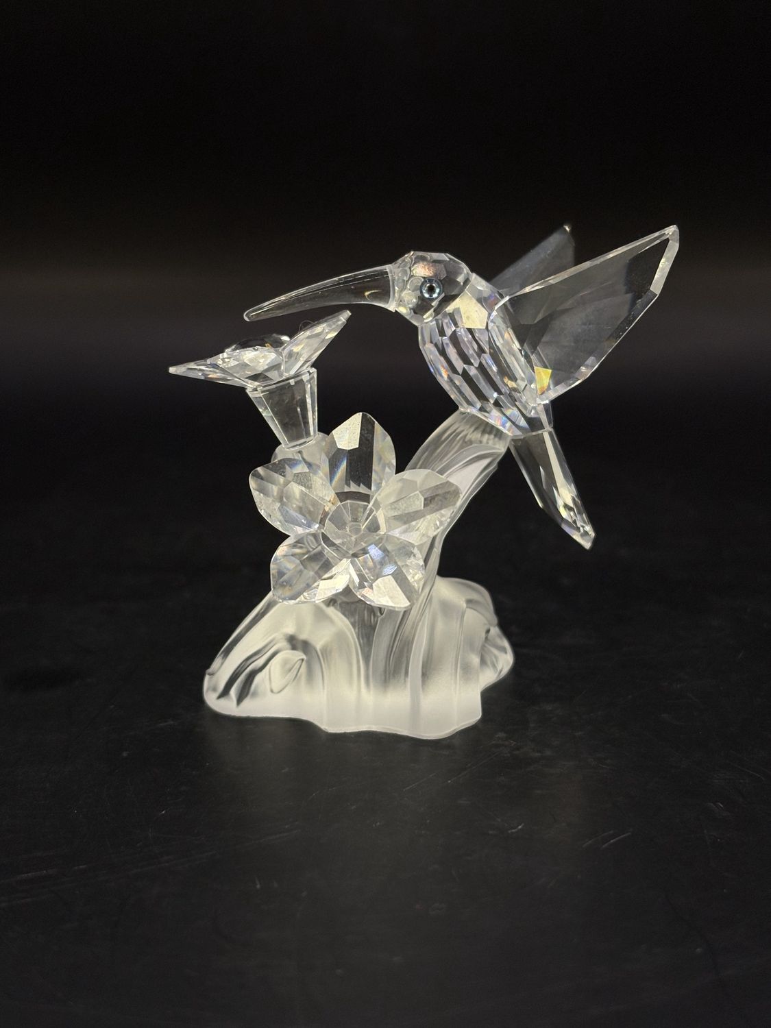 Figurine. Austria. Swarovski. Crystal Hummingbird w/Flower. 2.5&quot;W