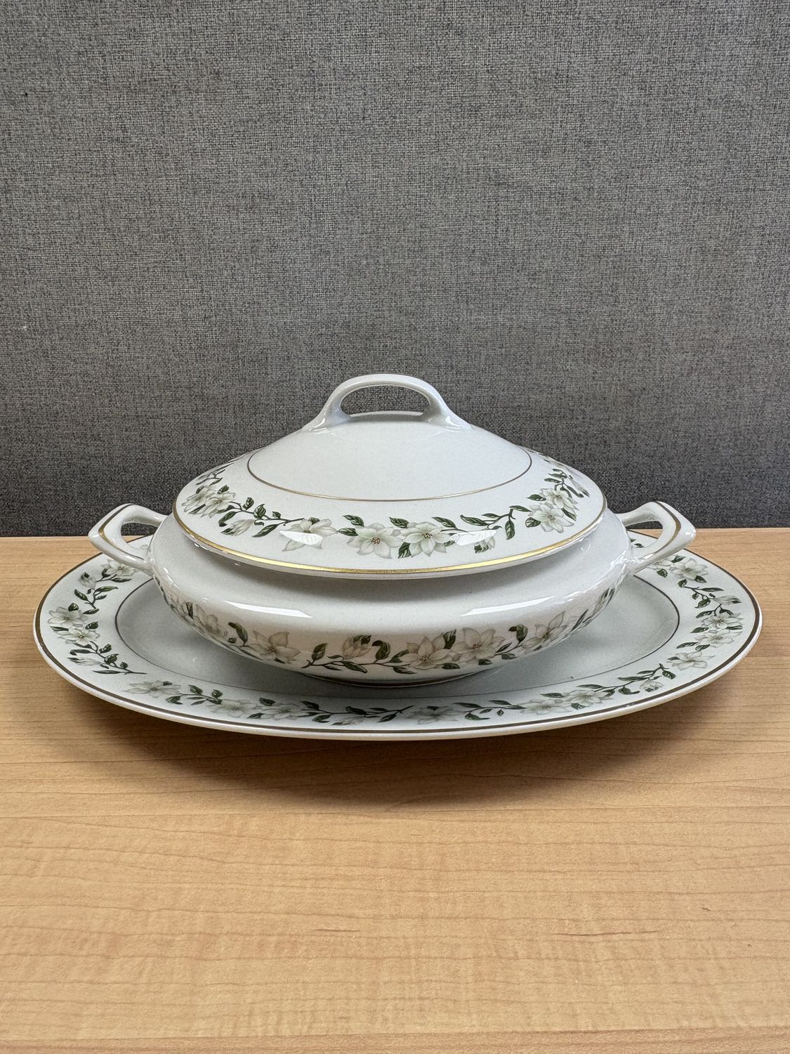 Porcelain. Usa. Tru-Tone. Two-Handled Covered Dish With Oval Platter. Bridal Wreath Pattern. Set of 2. 13.63&quot;W