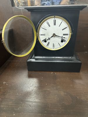 Clock. USA. New Haven. Mantel. Antique (Mid-1800s). Black Slate. 9"W