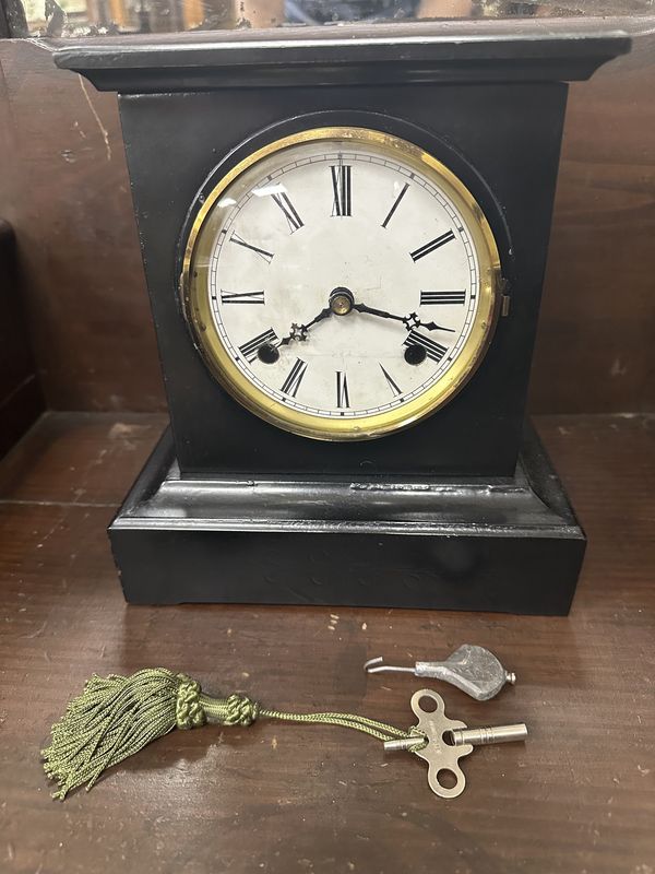 Clock. USA. New Haven. Mid-1800s Mantel Clock. Black Slate. 9&quot;W