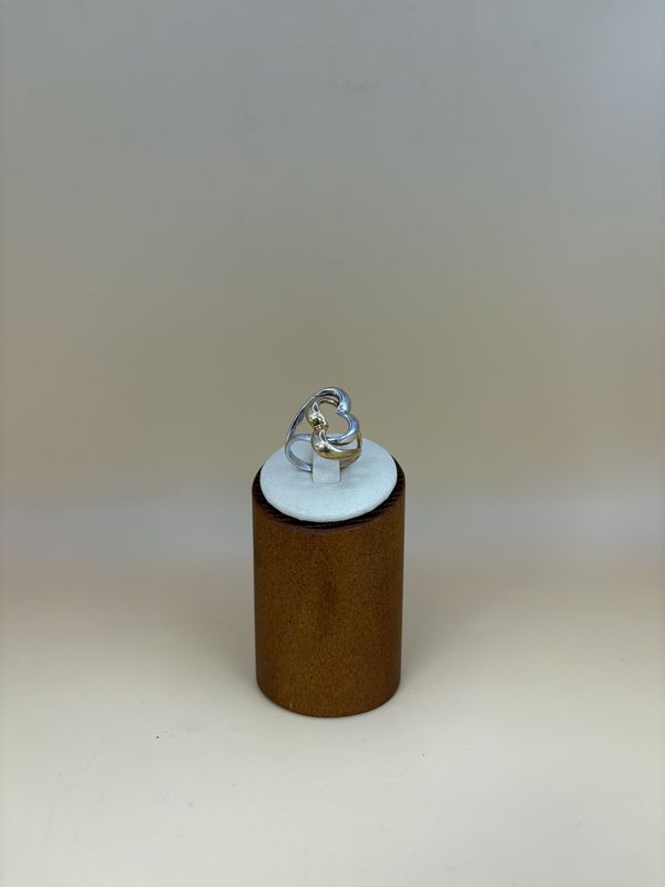 Jewelry. Italy. Ring. 14K White Gold &amp; Yellow Gold. Interlocking Hearts. Size 8
