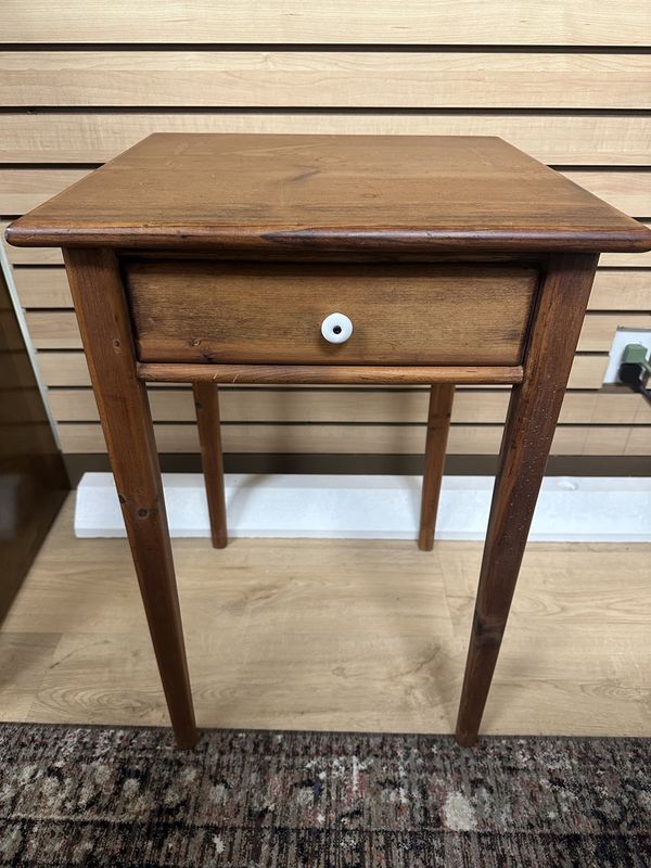 Furniture. USA. Side Table or Nightstand. Vintage. Pine. 27&quot;H