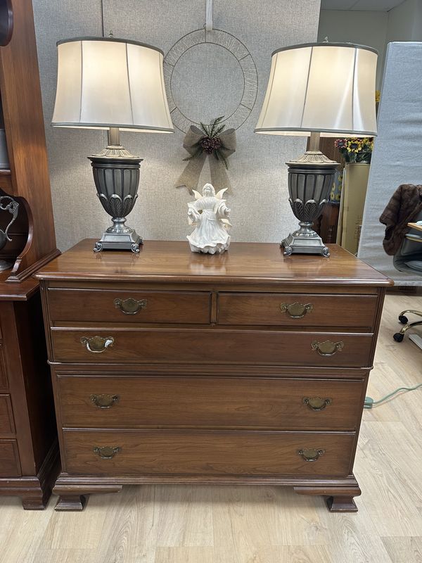 Furniture. USA. Pennsylvania House. Chest of Drawers. 5 Drawers