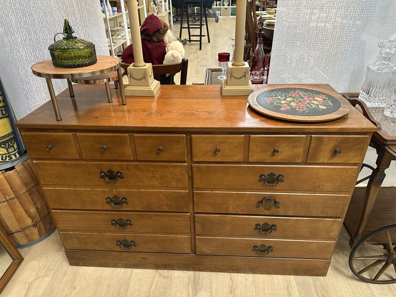 Furniture. USA. Ethan Allen. Dresser with 6 Drawers. Vintage. 48&quot;W x 30&quot;H