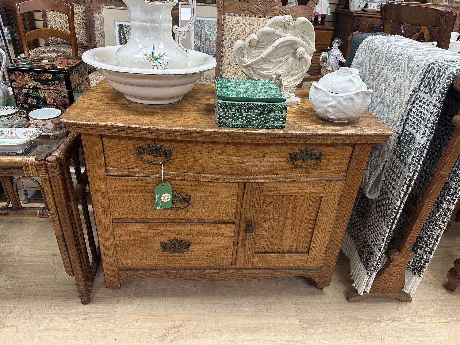 Furniture. USA. Wash Stand. Antique. Oak. 36&quot;W