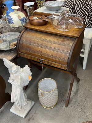 Furniture. USA. Desk - Rolltop (Child's). Antique. Oak. 29.5"H x 21"W x 14"D