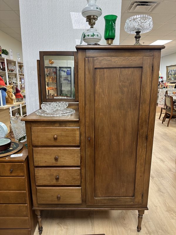 Furniture. USA. Chifforobe. Antique. Oak w/Swivel Mirror. 63.5&quot;H