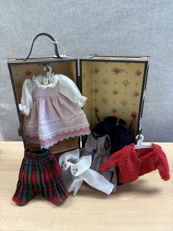 Toys. USA. Doll Wardrobe &amp; Clothes. Vintage. 7-Piece Set. 13.25&quot;H