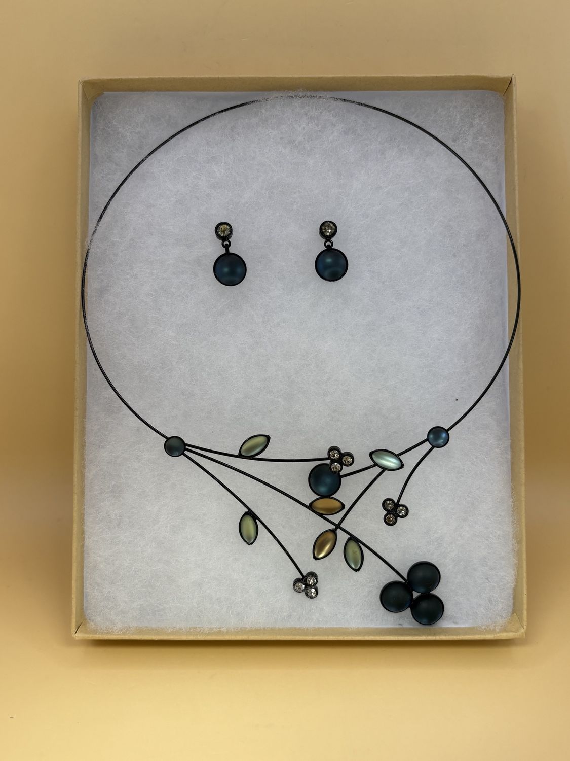 Jewelry. USA. Matching 16&quot; Choker Necklace &amp; Earrings Set. Blue, Green, &amp; Gold Opalescent Stones w/Crystal Accents. Set in Black Wire