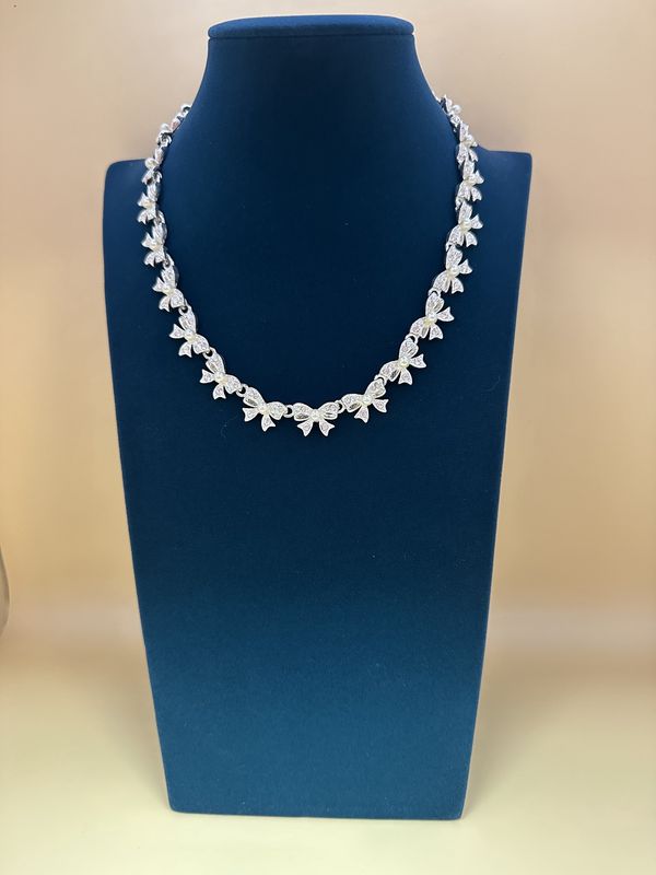 Jewelry. Necklace. Avon. Silver Necklace w/ Crystal &amp; Faux Pearl Bows. 18&quot;L