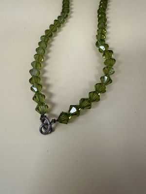 Jewelry. Necklace. Green Beads w/ Silver Clasp. Vintage. 18"L